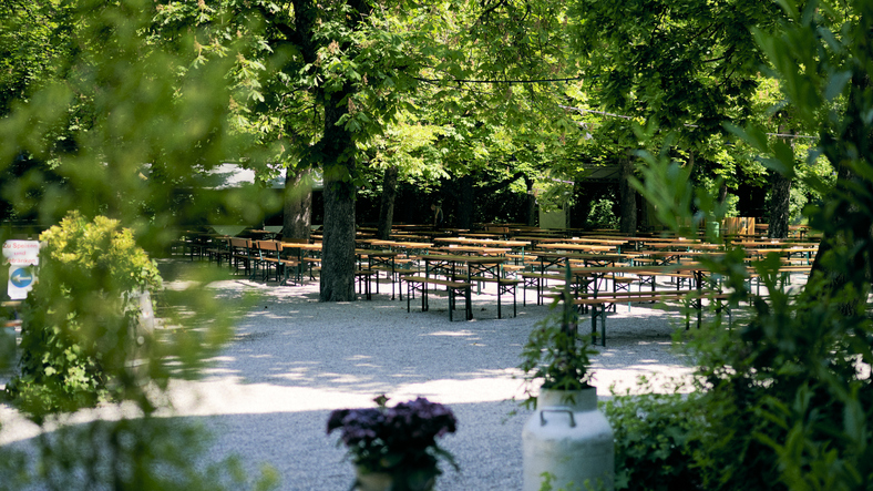 Biergärten leer im Sommer