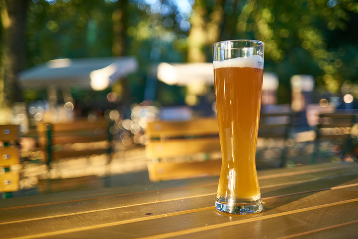 Biergärten Bier auf Tisch
